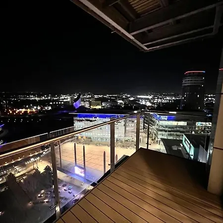 Spacious 2 Bedroom Flat Stunning Waterside View Manchester Exterior photo