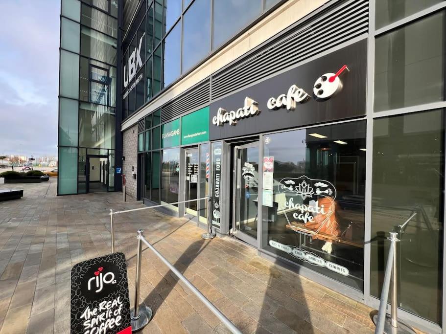 Apartment Spacious 2 Bedroom Flat Stunning Waterside View Manchester