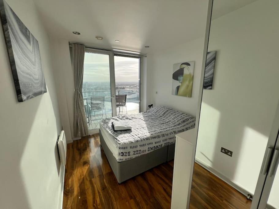 Apartment Spacious 2 Bedroom Flat Stunning Waterside View Manchester