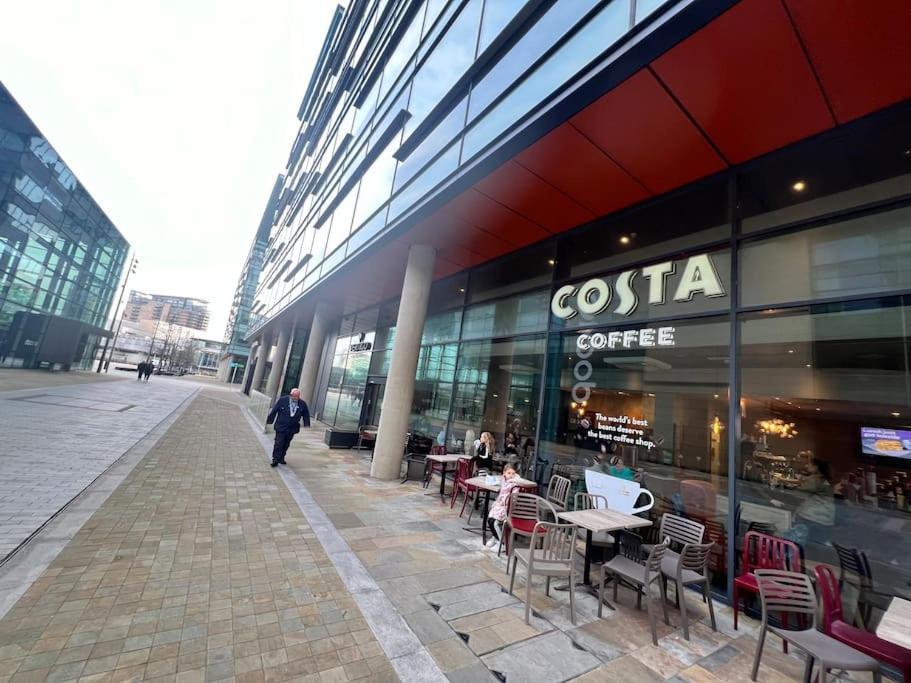 Apartment Spacious 2 Bedroom Flat Stunning Waterside View Manchester
